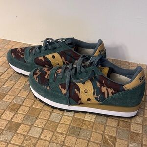 Saucony Men's Sneakers - Green, Brown, and Tan size 7.5